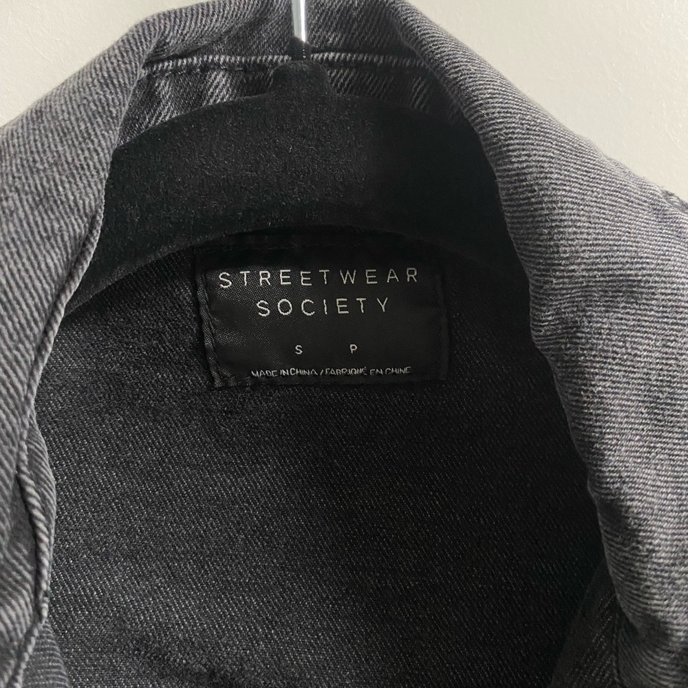 Cropped jean jacket - Picture 3 of 3